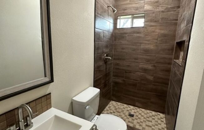 2 beds, 1 bath, $1,195, Unit Apt A