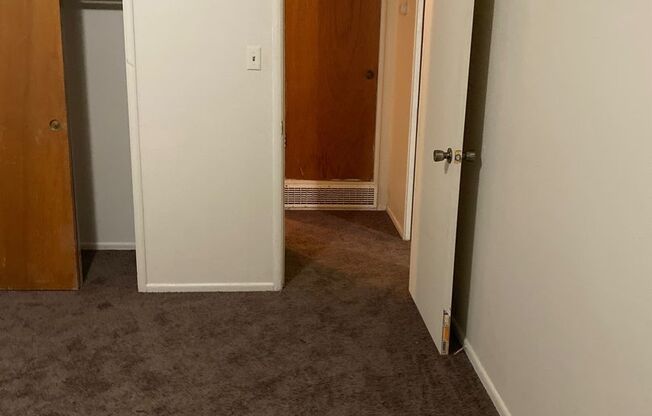 1 bed, 1 bath, $875, Unit 349 W. 21st Street