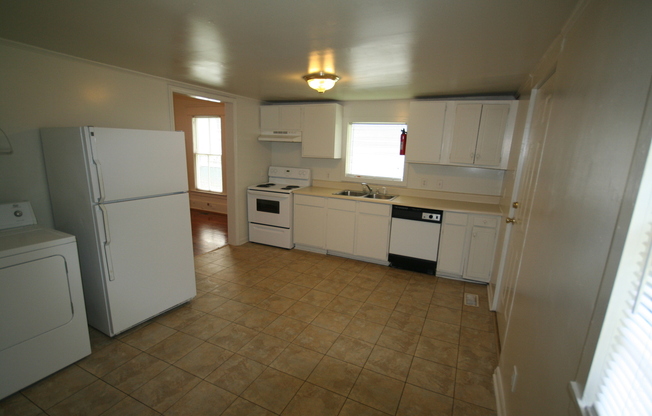 Spacious 3 Bed / 2 Bath Trinity Park Home - All Appliances and Large Fenced Yd