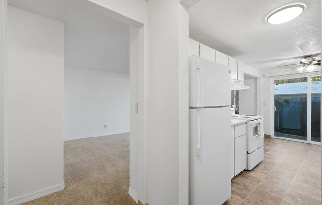 2 beds, 1 bath, 1,000 sqft, $1,275, Unit 11