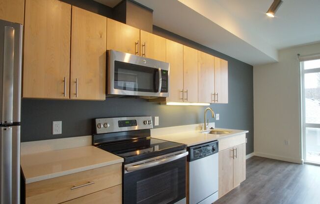 Slabtown: Rare 1 Bed + Den AND Balcony!
