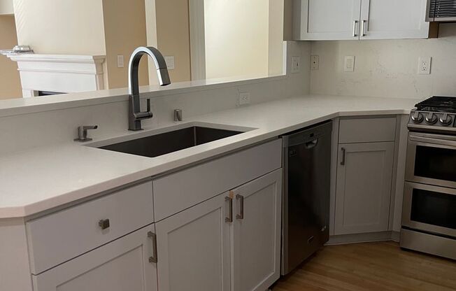 Fantastic Condo in the Heart of Downtown Bellevue with A/C and Assigned Garage Parking