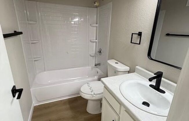 2 beds, 1 bath, 700 sqft, $899