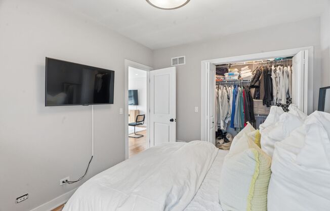 3 beds, 2 baths, 830 sqft, $4,450, Unit 928-3S