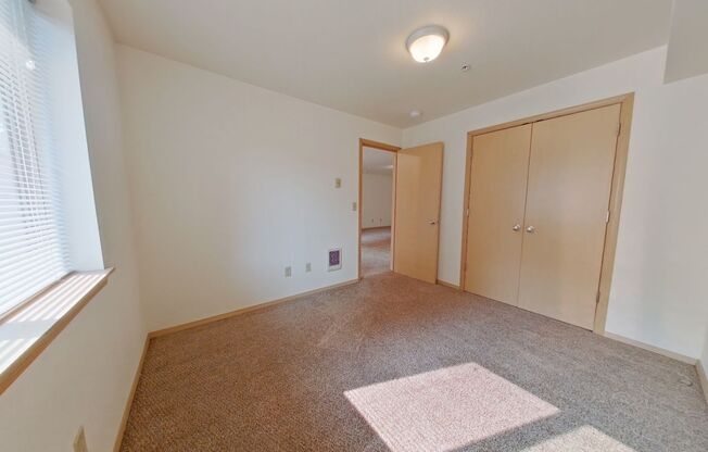 2 beds, 1 bath, $1,600, Unit 8