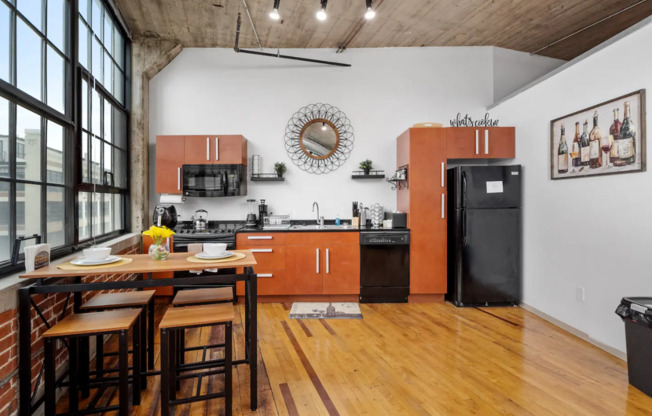 1 bed, 1 bath, 790 sqft, $1,100, Unit 212