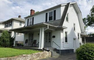 Large 3 Bedroom Home w/Detached Garage in Dayton