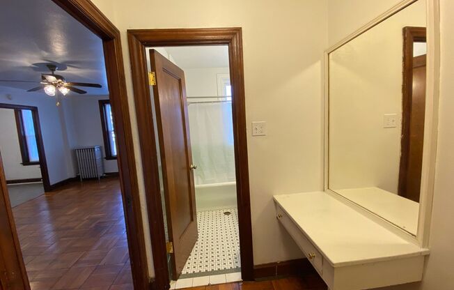 Studio, 1 bath, 400 sqft, $825, Unit 111