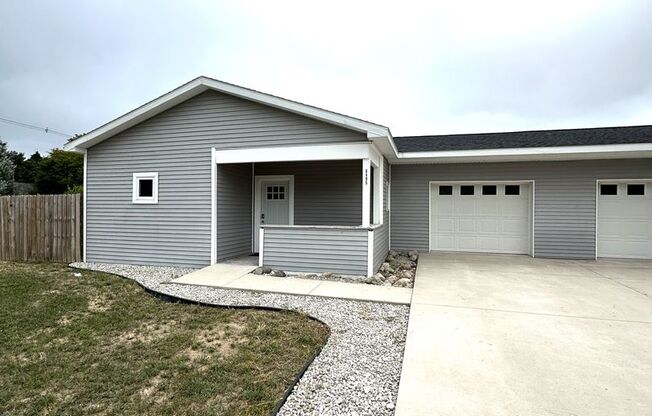 Lovely Duplex on Bingham Rd-A must see!