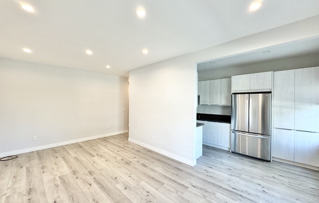 141 N Swall Dr
