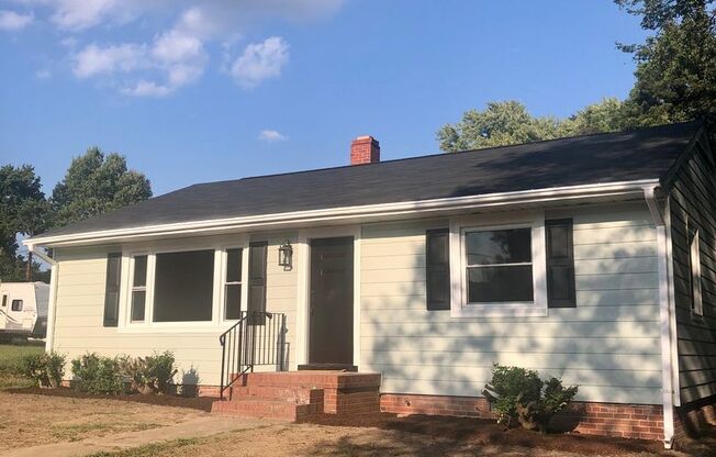 Adorable 2 Bedroom Home in Chamberlayne Available August 15th!