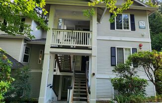 REMODELED Ground Floor Condo - Close to Woodinville & Kirkland