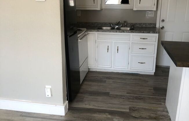 Cozy 2 Bed 2 Bath - AVAILABLE NOW!