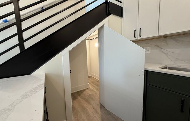 2 beds, 2 baths, 1,000 sqft, $4,985, Unit 201