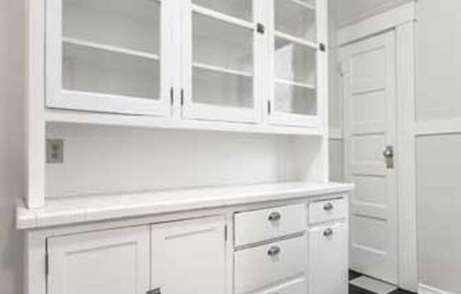 1 bed, 1 bath, 680 sqft, $1,675, Unit 25