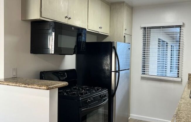 911-915 Lincoln Blvd