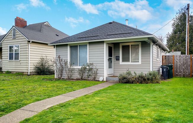 Cute 1 bedroom, 1 bathroom home near downtown Salem!