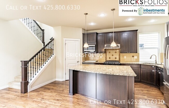 10251 EASTRIDGE DR NE