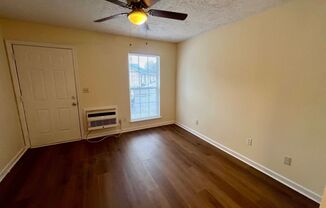 1 bed, 1 bath, $875, Unit E-36