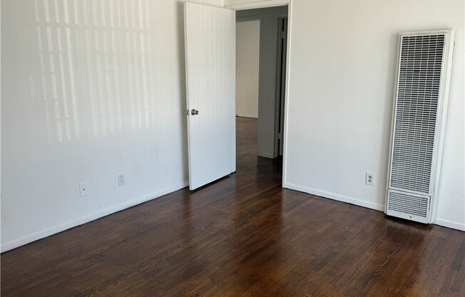 2 beds, 1 bath, 1,050 sqft, $2,950