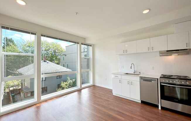 Studio, 1 bath, 240 sqft, $1,475, Unit 504