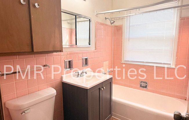 2 beds, 1 bath, $820, Unit 4524- 01