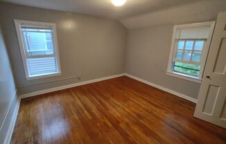 3 beds, 1 bath, $1,300