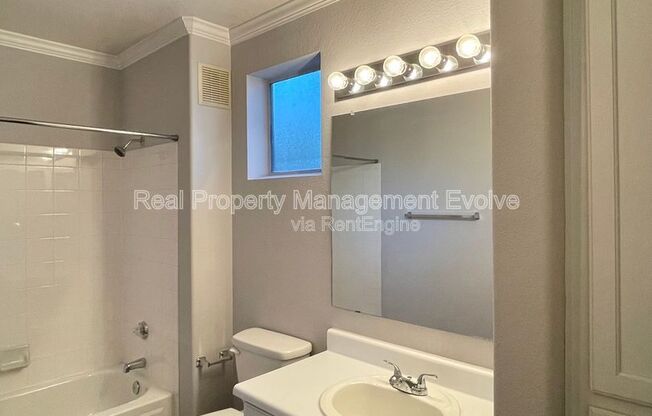 2 beds, 2 baths, 989 sqft, $1,395, Unit Unit 2089
