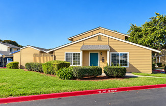 Charming 2-Bedroom Townhome for Rent w/Yard & 2-car Garage! - Union City