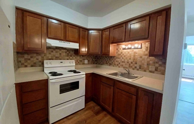 1861 W THIRTEEN MILE RD