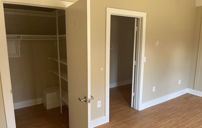 Spacious 8 Bedroom across from UNC - PRE-LEASING FOR AUGUST