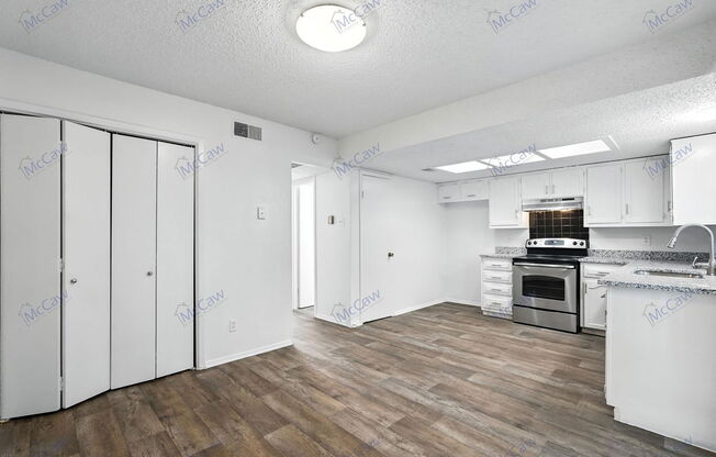 326 CANDLEWOOD LN