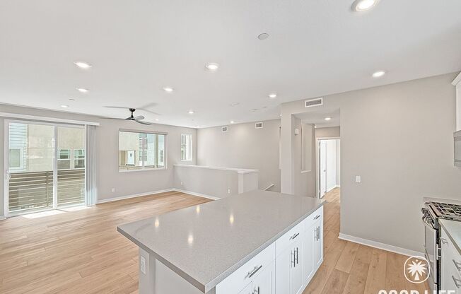 Stunning 2B/2BA Townhome in Mira Mesa for Rent!