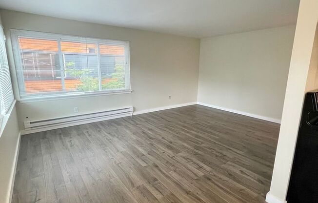 1 bed, 1 bath, 755 sqft, $1,995, Unit Unit 4