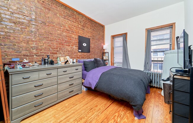 319 E 95 ST