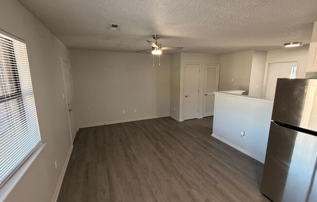 2 beds, 1 bath, 855 sqft, $1,049, Unit 3366-14