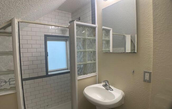 1 bed, 1 bath, 709 sqft, $1,100