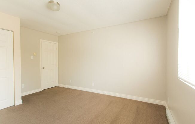 2 beds, 1 bath, 690 sqft, $2,800, Unit 208