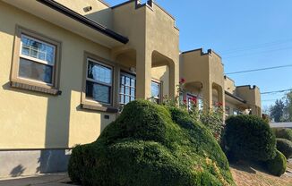 Spanish-Style Apartment Close to Belmont/Laurelhurst Located on Famous Peacock Lane! Loaded with Charm!