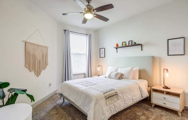 Carillon Apartments in Nashville, TN 37219 photo of a bedroom with a bed and a ceiling fan