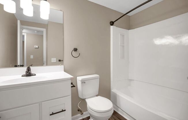 2 beds, 2 baths, 1,035 sqft, $1,225, Unit 403-H