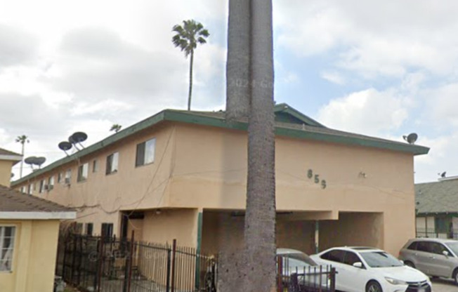 2 beds, 1 bath, $2,550, Unit 06