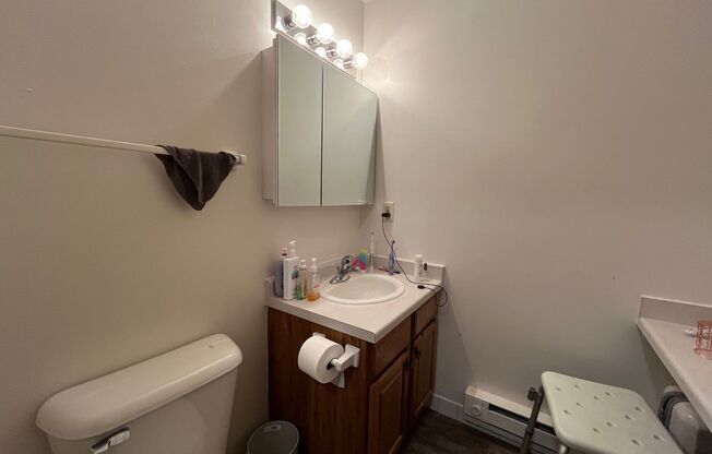 2 beds, 1.5 baths, $1,350, Unit 117