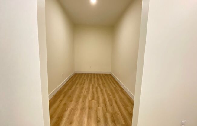 1 bed, 1 bath, 903 sqft, $2,590, Unit 255