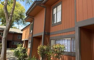 Beautiful 3 Bedroom Condominium Minutes from Fremont BART & Community Pool!