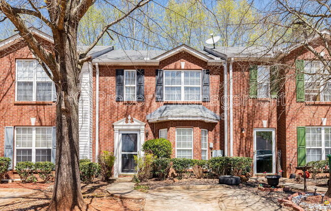 5607 STRATHMOOR MNR CIR