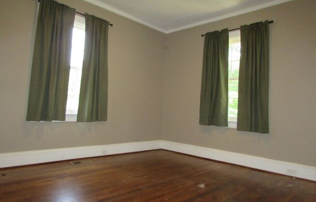 Cozy 2 Bed/1 Bath Home in Statesville - Covered Front Porch