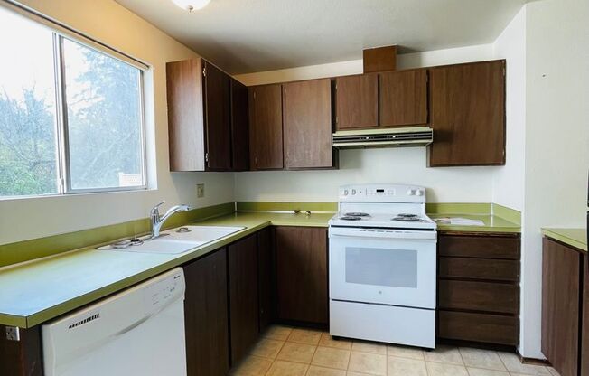 2 beds, 1 bath, $1,800