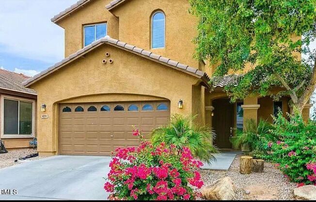 4 bedroom in Sun Groves in Chandler