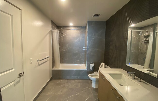 1 bed, 1 bath, 907 sqft, $3,250, Unit 2514
